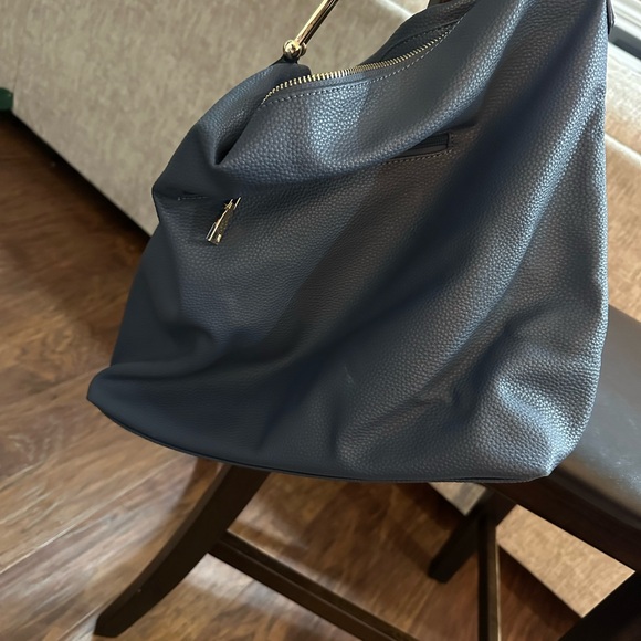 Elegant Blue Leather Women's Bag - Picture 2 of 3